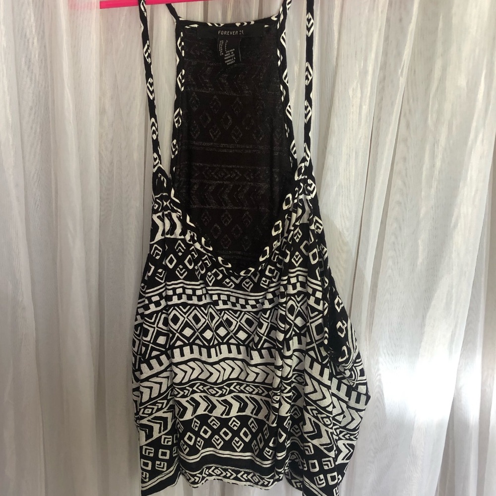 Forever 21 black and white crop top